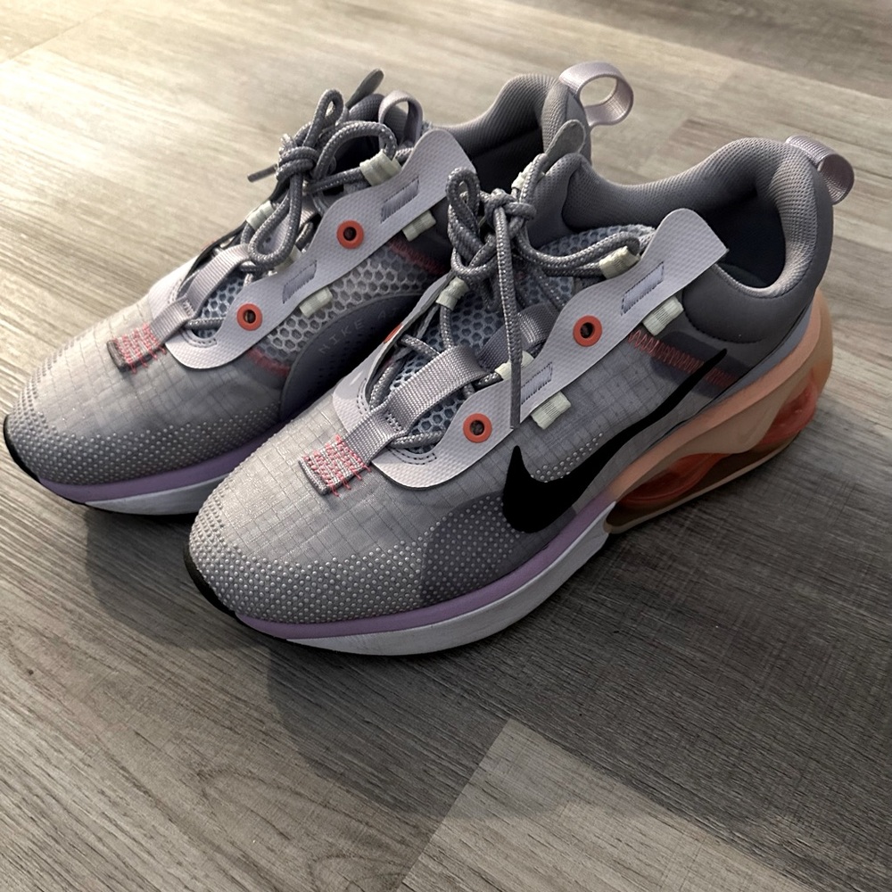 Nike Air Max | Gently used and well taken care of | Sz 9 | Women